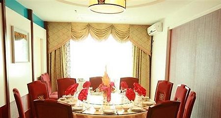 Southwest Hotel - Урумчи Экстерьер фото