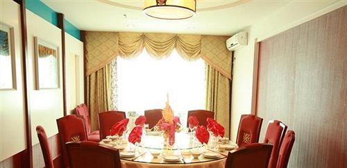 Southwest Hotel - Урумчи Экстерьер фото